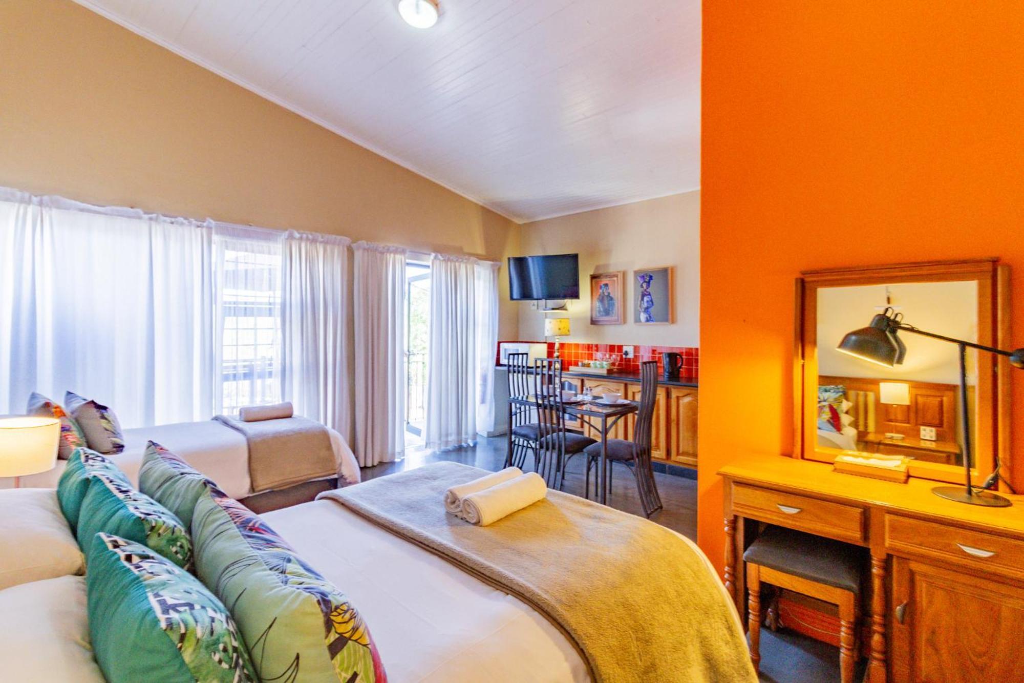 Pumleni Guesthouse Hartbeespoort Kültér fotó