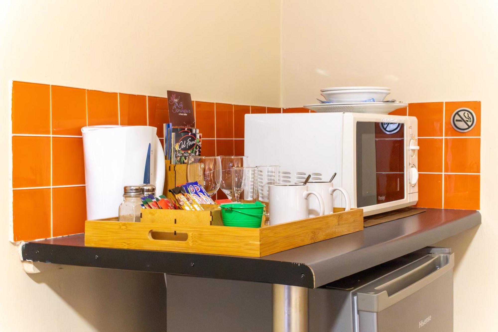 Pumleni Guesthouse Hartbeespoort Kültér fotó
