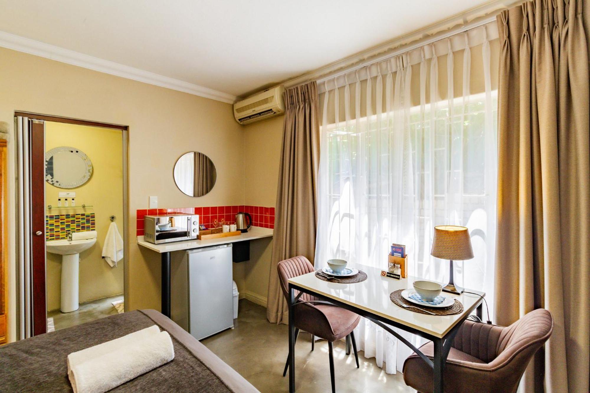Pumleni Guesthouse Hartbeespoort Kültér fotó